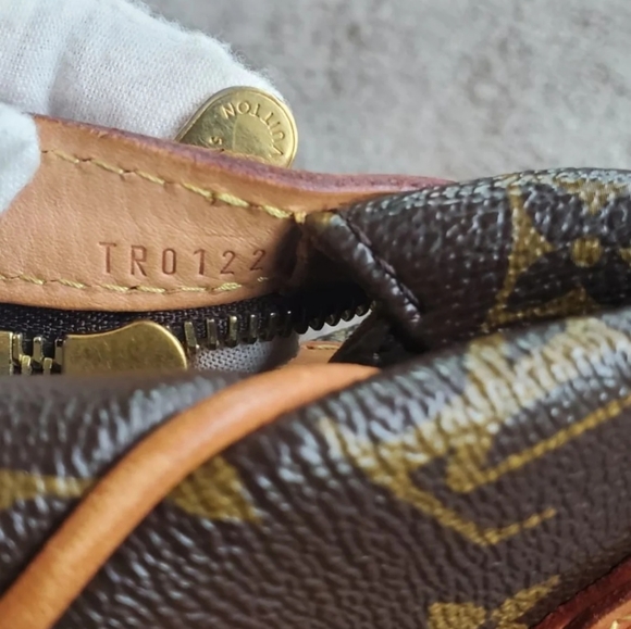 Louis Vuitton Stresa Bag - Picture 3 of 10